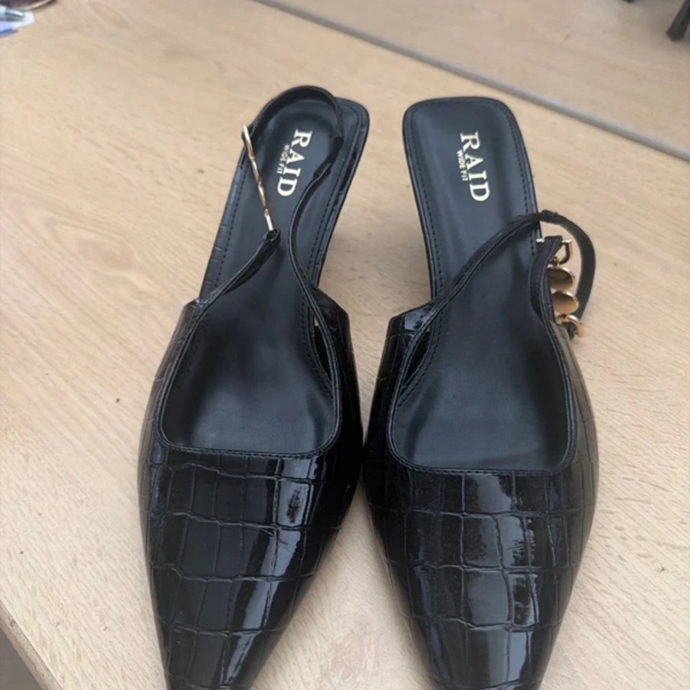 RAID Women's Black Croc-Embossed Mules